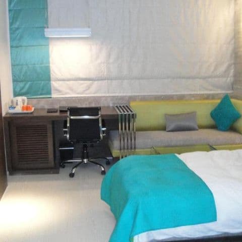 Deluxe Room image 3